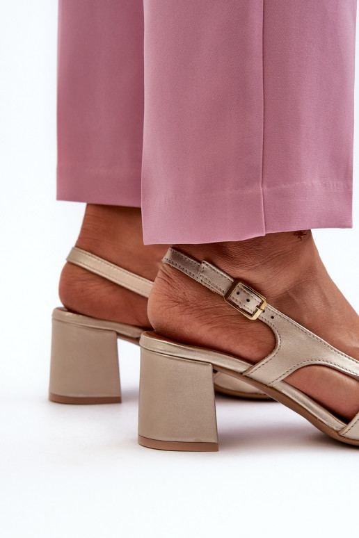 Damensandalen mit Absatz Es mussciejka 06419-25 goldene Farbe Damensandalen mit Absatz Es mussciejka 06419-25 goldene Farbe