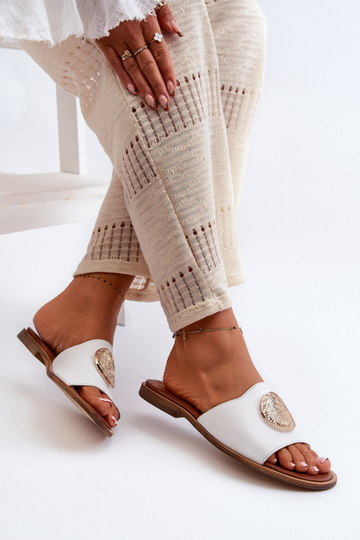 Zazoo 2938 Leren pantoffels met brede hakken met ornamenten Initte kleur Zazoo 2938 Leren pantoffels met brede hakken met ornamenten Initte kleur