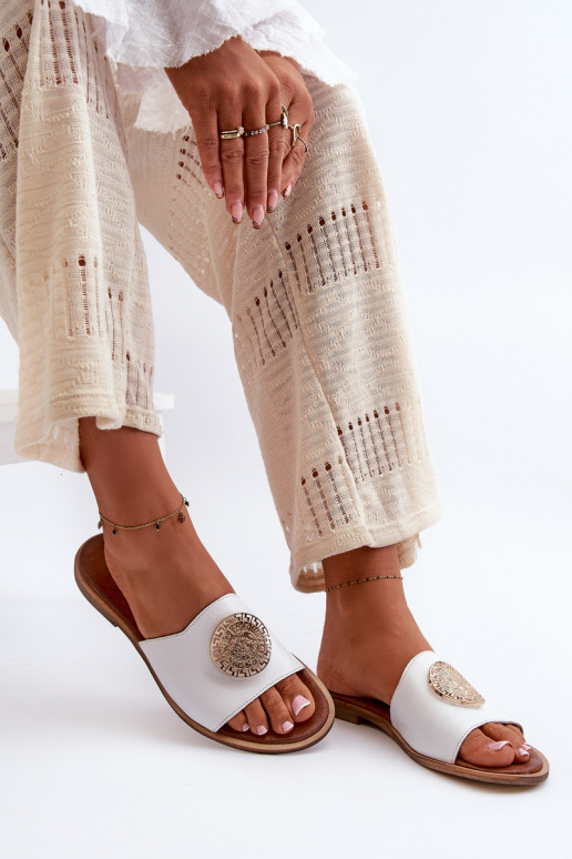 Zazoo 2938 Pantoufles en cuir avec des talons larges avec des ornements couleur blanche Zazoo 2938 Pantoufles en cuir avec des talons larges avec des ornements couleur blanche