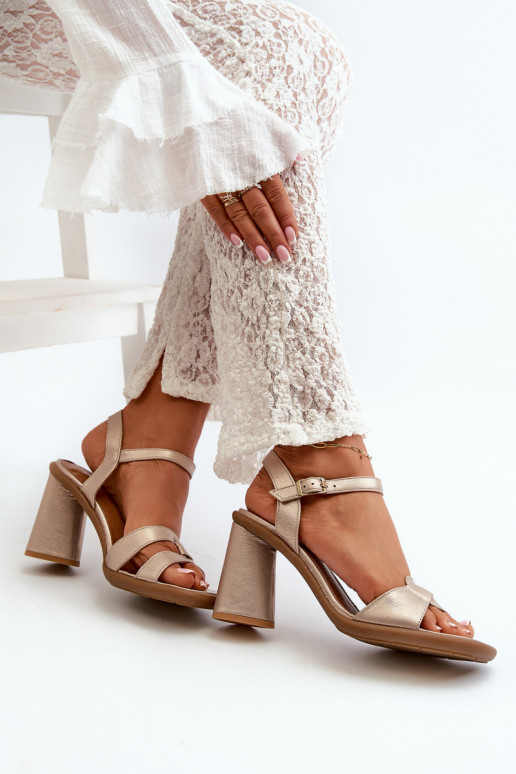 Damensandalen mit Absatz Es mussciejka 06029-25 goldene Farbe Damensandalen mit Absatz Es mussciejka 06029-25 goldene Farbe