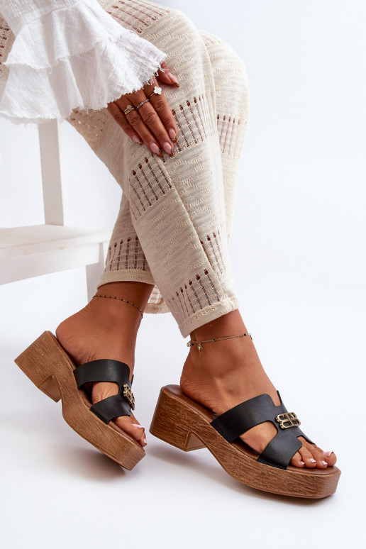 Zazoo 40412 Peau Style élégant Pantoufles pour femmes avec des détails dorés couleur noire Zazoo 40412 Peau Style élégant Pantoufles pour femmes avec des détails dorés couleur noire