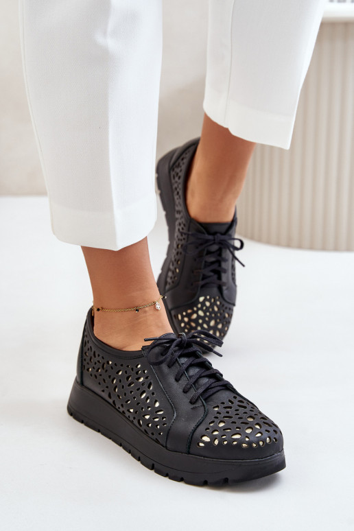 Zazoo 2973 Peau chaussures avec une plateforme avec des éléments ajourés couleur noire Zazoo 2973 Peau chaussures avec une plateforme avec des éléments ajourés couleur noire