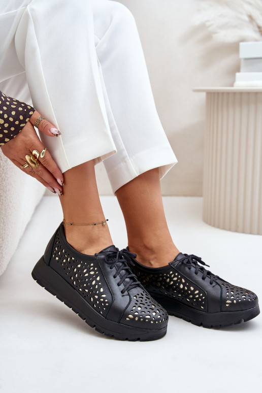 Zazoo 2973 Peau chaussures avec une plateforme avec des éléments ajourés couleur noire Zazoo 2973 Peau chaussures avec une plateforme avec des éléments ajourés couleur noire