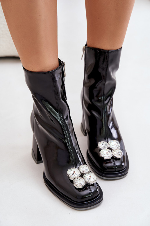 avec effet vernis Bottes pour femmes avec des ornements D&A MR880-019 couleur noire avec effet vernis Bottes pour femmes avec des ornements D&A MR880-019 couleur noire