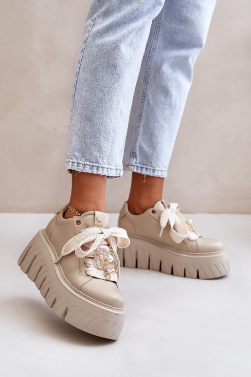 Sneakers Stilvollllschuhe Feminin mit modischer Es mussssivsohle mit goldenen Details CheBello 4530 Beige