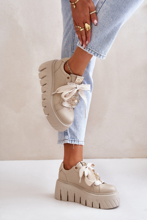 Sneakers Stilvollllschuhe Feminin mit modischer Es mussssivsohle mit goldenen Details CheBello 4530 Beige