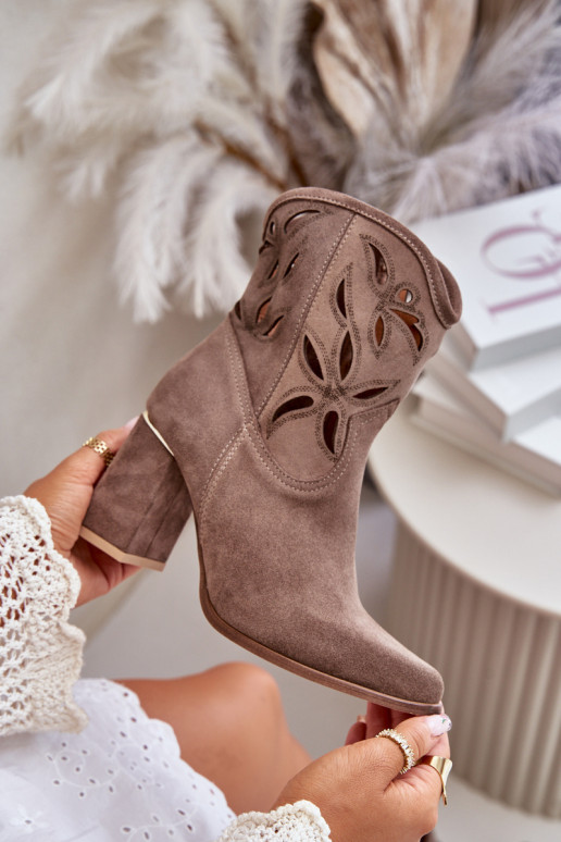 Durchbrochene INildlederstiefel mit Absätzen LeZuski 3629 Beige Durchbrochene INildlederstiefel mit Absätzen LeZuski 3629 Beige