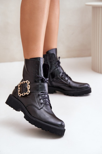 Bottines avec effet vernis décorées de boucles, noires Zazoo 2951 2
