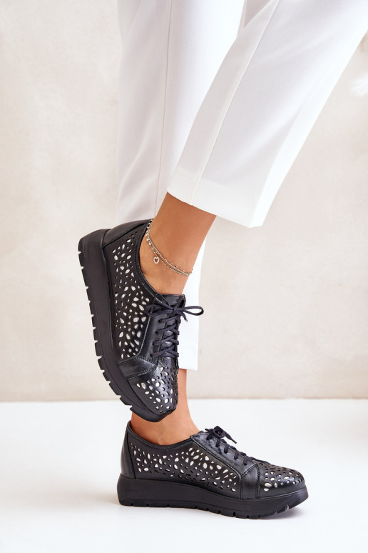 Zazoo 2973 Peau chaussures avec une plateforme avec des éléments ajourés couleur noire Zazoo 2973 Peau chaussures avec une plateforme avec des éléments ajourés couleur noire