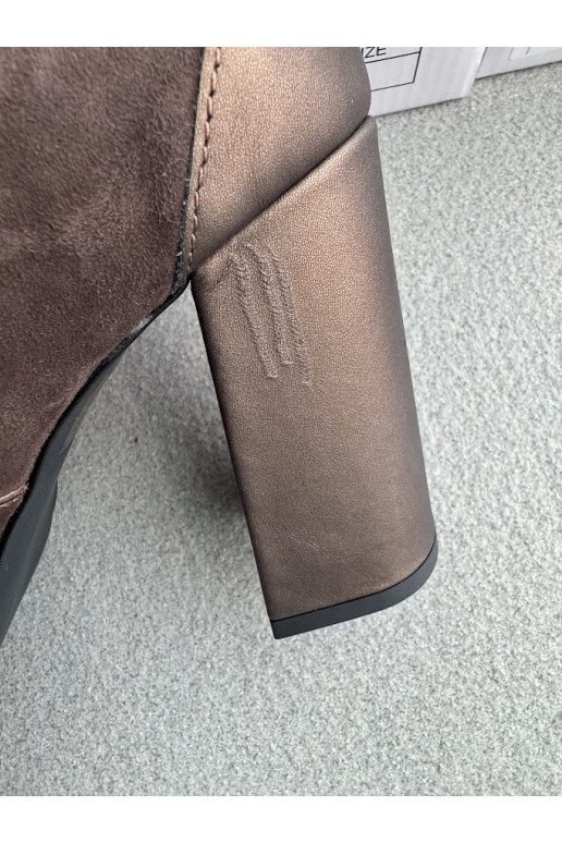 INildlederschuhe mit Absätzen Laura Messi 2702 braune Farbe