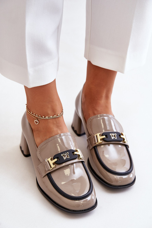 avec effet vernis chaussures Féminin avec des talons avec des ornements Artiker 55C1054 beige avec effet vernis chaussures Féminin avec des talons avec des ornements Artiker 55C1054 beige