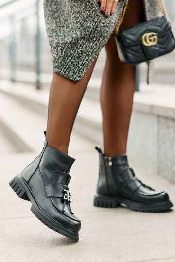 Peau Bottes avec des talons larges avec des ornements réchauffer couleur noire Asperra 2