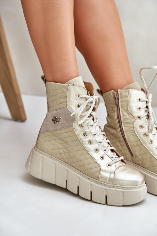 Haut Stiefel mit einer Plattform Es mussciejka 06751-25 goldene Farbe