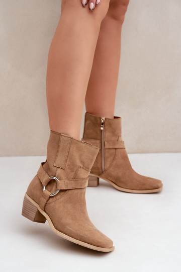 Boots van natuurlijke suede met hakken, in zandkleur 2