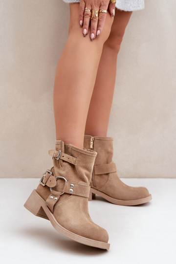 Chaussures en daim Féminin Sur un talon bas Klocku avec des bandes Zazoo 3644 beige 2