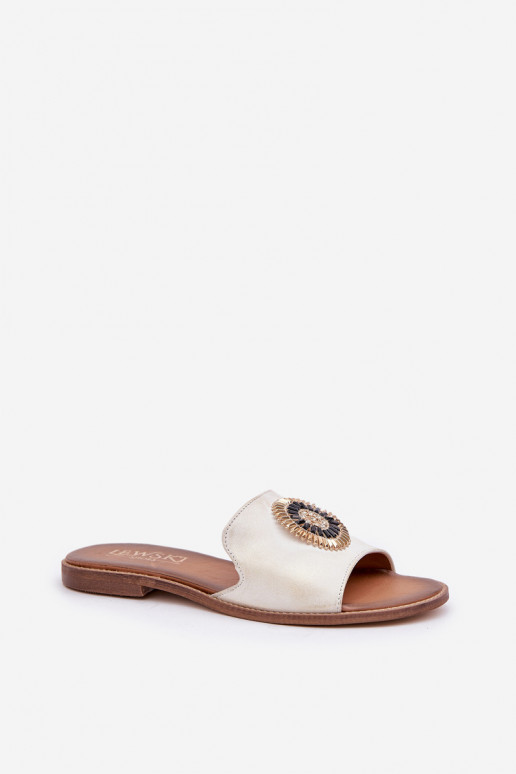 Leren pantoffels met ornamenten met brede hakken LeInski 3047/O gouden kleur Przecierany Leren pantoffels met ornamenten met brede hakken LeInski 3047/O gouden kleur Przecierany