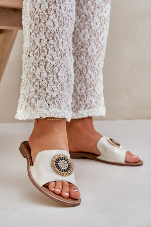 Leren pantoffels met ornamenten met brede hakken LeInski 3047/O gouden kleur Przecierany Leren pantoffels met ornamenten met brede hakken LeInski 3047/O gouden kleur Przecierany