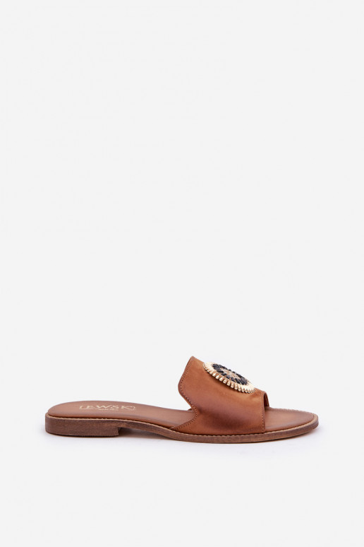 Lederhausschuhe mit Ornamenten mit breiten Absätzen LeZuski 3047/O braune Farbe Lederhausschuhe mit Ornamenten mit breiten Absätzen LeZuski 3047/O braune Farbe