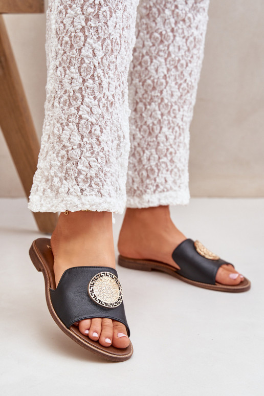 Pantoufles en cuir avec des ornements avec des talons larges Zazoo 3047/O couleur noire Pantoufles en cuir avec des ornements avec des talons larges Zazoo 3047/O couleur noire