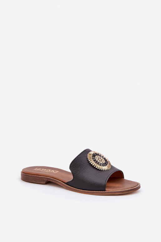 Pantoufles en cuir avec des ornements avec des talons larges Zazoo 3047/O couleur noire Pantoufles en cuir avec des ornements avec des talons larges Zazoo 3047/O couleur noire