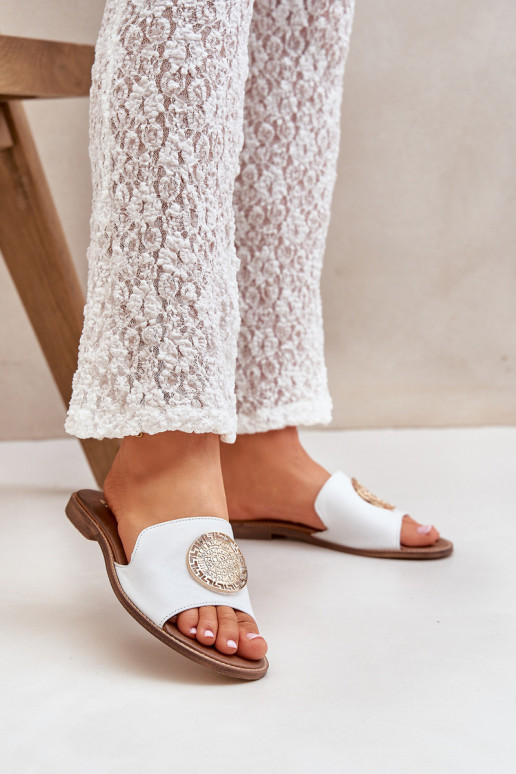 Pantoufles en cuir avec des ornements avec des talons larges Zazoo 3047/O couleur blanche Pantoufles en cuir avec des ornements avec des talons larges Zazoo 3047/O couleur blanche