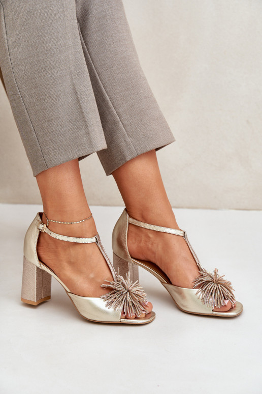 Sandalen Haut mit Absätzen mit Ornamenten Laura Messi 2758 goldene Farbe Sandalen Haut mit Absätzen mit Ornamenten Laura Messi 2758 goldene Farbe