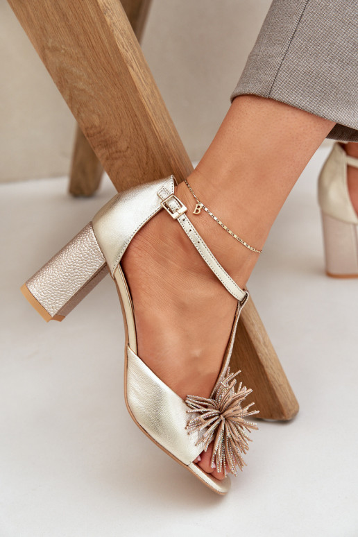 Sandalen Haut mit Absätzen mit Ornamenten Laura Messi 2758 goldene Farbe Sandalen Haut mit Absätzen mit Ornamenten Laura Messi 2758 goldene Farbe