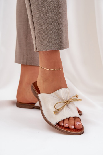 Leder-Pantoletten im eleganten Stil mit Schleifen Leįskis 3572 in Gold abgerieben