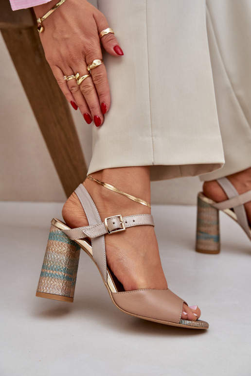 Leer Elegante stijl sandalen met hakken Laura Messi 2136 beige Leer Elegante stijl sandalen met hakken Laura Messi 2136 beige