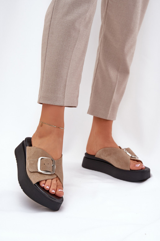 Dames suède pantoffels met gespen met platform Zazoo 3019 beige Dames suède pantoffels met gespen met platform Zazoo 3019 beige