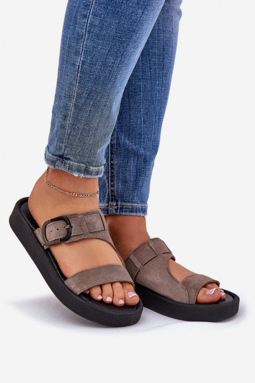 INildleder-Hausschuhe für Damen mit einer Plattform Zazoo 3024 braune Farbe INildleder-Hausschuhe für Damen mit einer Plattform Zazoo 3024 braune Farbe