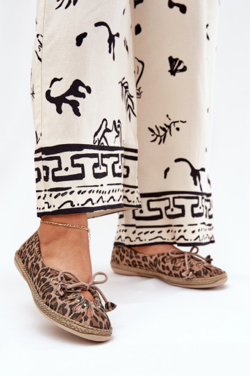 Ballerines en cuir à semelle plate avec motifs en fourrure de léopard Zazoo 10179 couleur marron