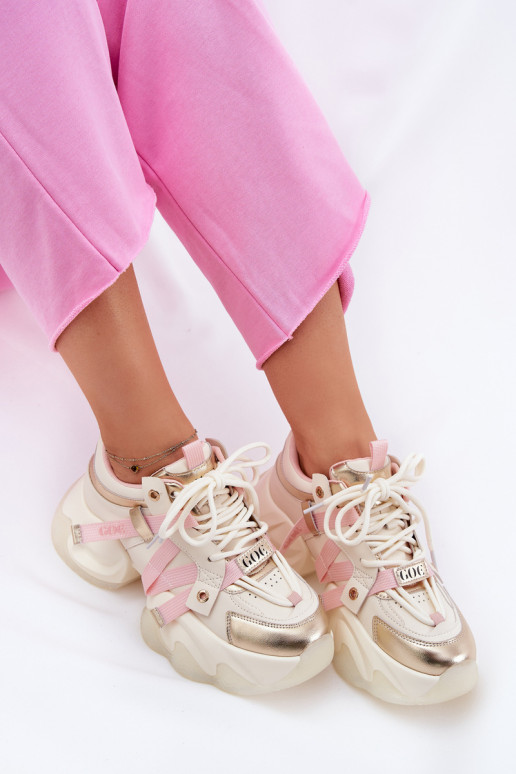 Peau Chaussures modèle baskets Féminin avec des semelles massives à la mode GOE RR2N4031 beige