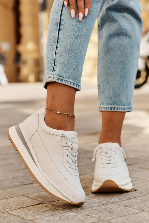 Peau Chaussures modèle baskets Féminin avec une plateforme Big Star RR274A333 couleur blanche Peau Chaussures modèle baskets Féminin avec une plateforme Big Star RR274A333 couleur blanche