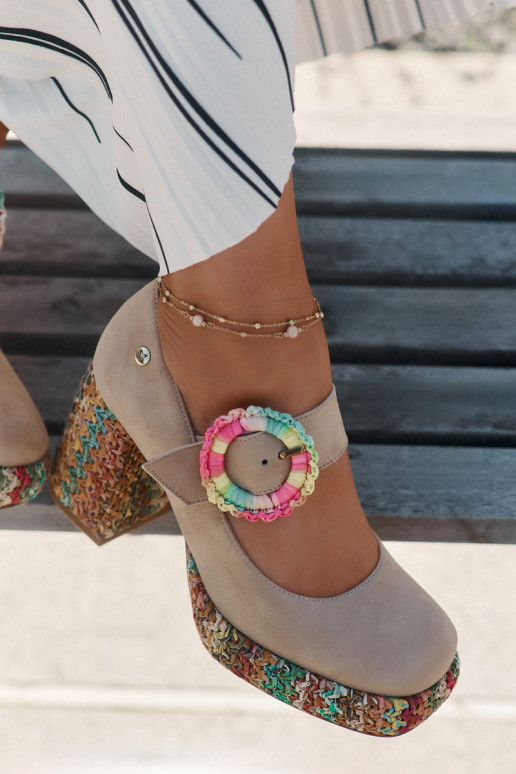 Suede schoenen Met Vlecht met hakken en platform Het heeftciejka 06839-04 beige Suede schoenen Met Vlecht met hakken en platform Het heeftciejka 06839-04 beige