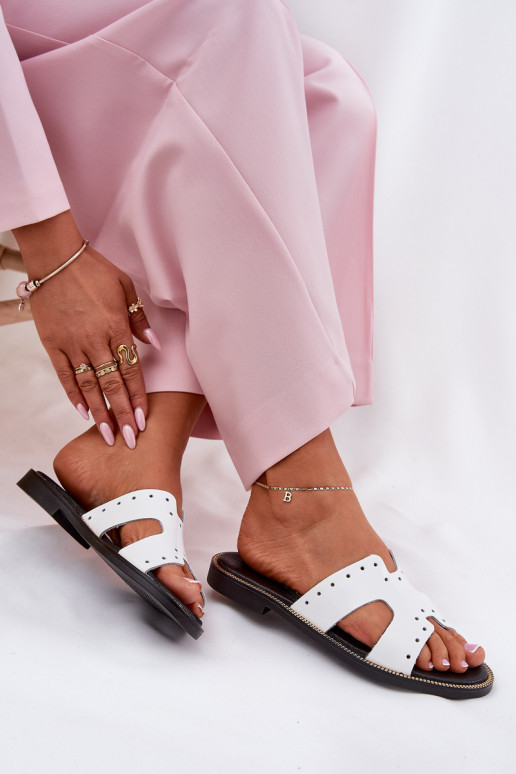 Zazoo 40326 met lakeffect Dames Slippers Met decoratieve uitsparingen Initte kleur Zazoo 40326 met lakeffect Dames Slippers Met decoratieve uitsparingen Initte kleur