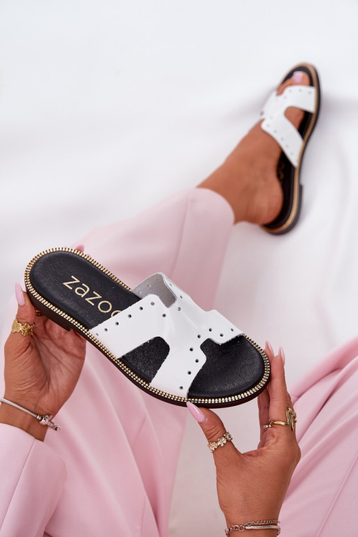 Zazoo 40326 met lakeffect Dames Slippers Met decoratieve uitsparingen Initte kleur Zazoo 40326 met lakeffect Dames Slippers Met decoratieve uitsparingen Initte kleur