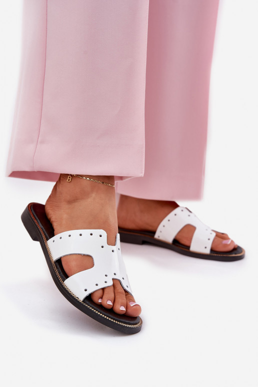 Zazoo 40326 met lakeffect Dames Slippers Met decoratieve uitsparingen Initte kleur Zazoo 40326 met lakeffect Dames Slippers Met decoratieve uitsparingen Initte kleur