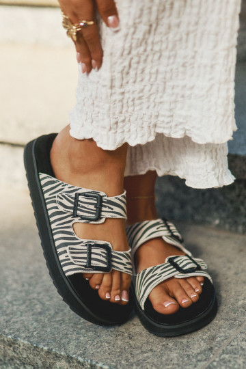 Damen-Ziegenleder-Pantoletten mit Schnallen D.Franklin DFSH405002 Zebramuster