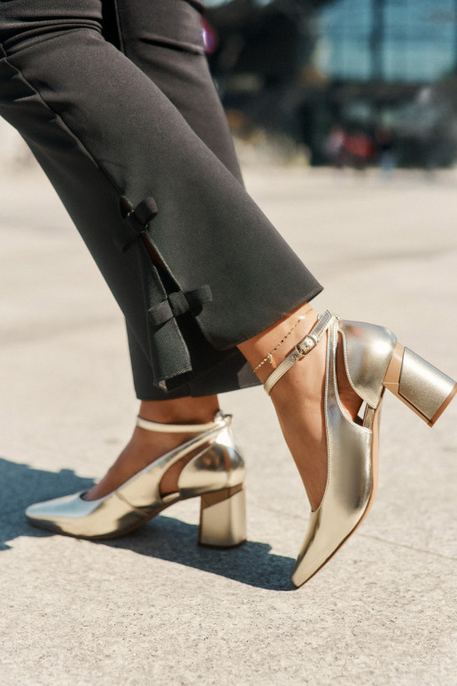 Peau Chaussures avec des talons Il fautciejka K6816-25 couleur dorée Peau Chaussures avec des talons Il fautciejka K6816-25 couleur dorée