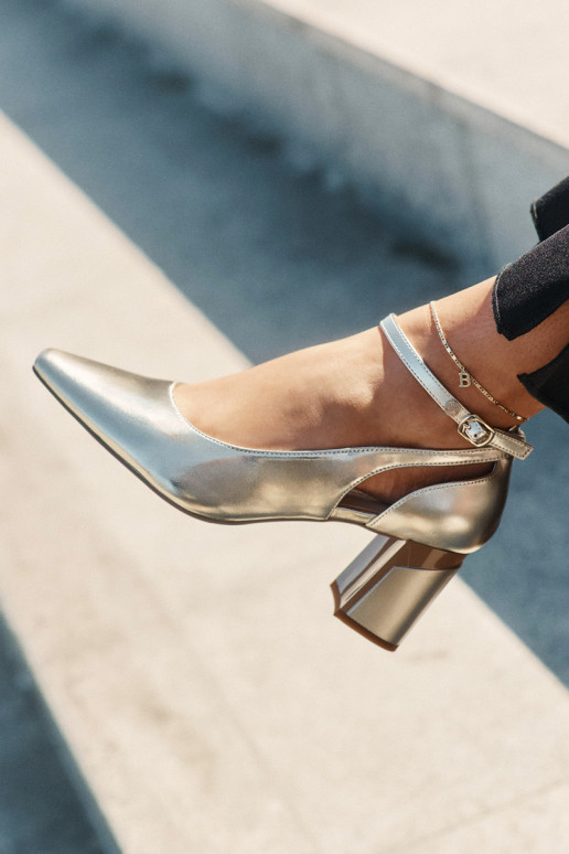 Peau Chaussures avec des talons Il fautciejka K6816-25 couleur dorée Peau Chaussures avec des talons Il fautciejka K6816-25 couleur dorée