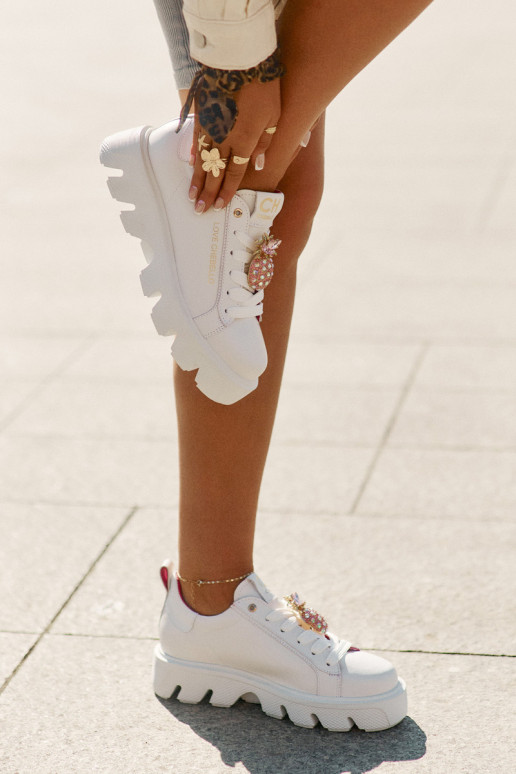 Peau Chaussures modèle baskets décorer Broszką Ananas CheBello 4651 couleur blanche Peau Chaussures modèle baskets décorer Broszką Ananas CheBello 4651 couleur blanche