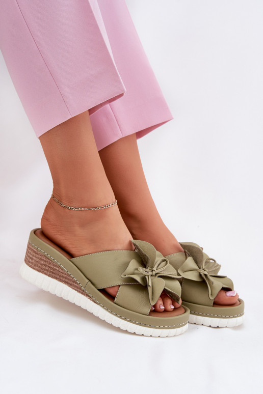 Leren pantoffels Dames Op de INig Met sierlijk Een bloem Artiker 52C0503 groene kleur Leren pantoffels Dames Op de INig Met sierlijk Een bloem Artiker 52C0503 groene kleur