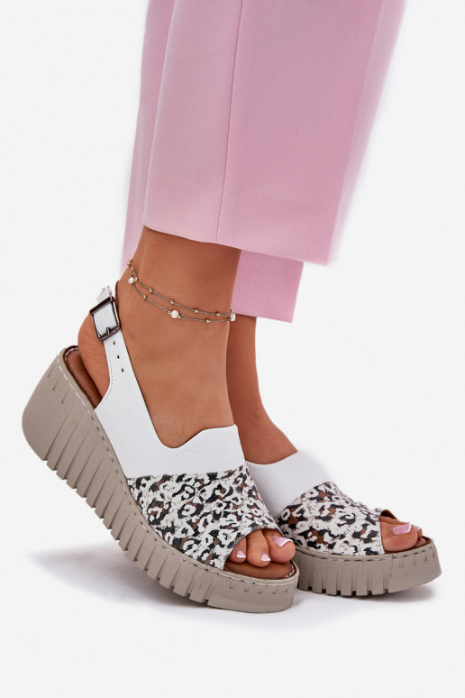 Sandales pour femmesActivéturalnej Skóry Sur un coin Artiker 56C0958 couleur blanche Sandales pour femmesActivéturalnej Skóry Sur un coin Artiker 56C0958 couleur blanche