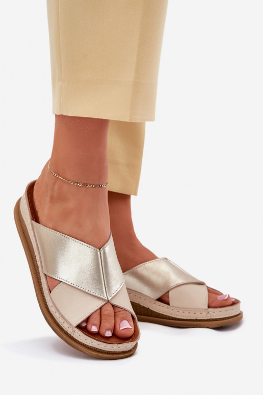 Leren pantoffels Dames met platform Het heeftciejka L4986-37 beige-gouden kleur Leren pantoffels Dames met platform Het heeftciejka L4986-37 beige-gouden kleur