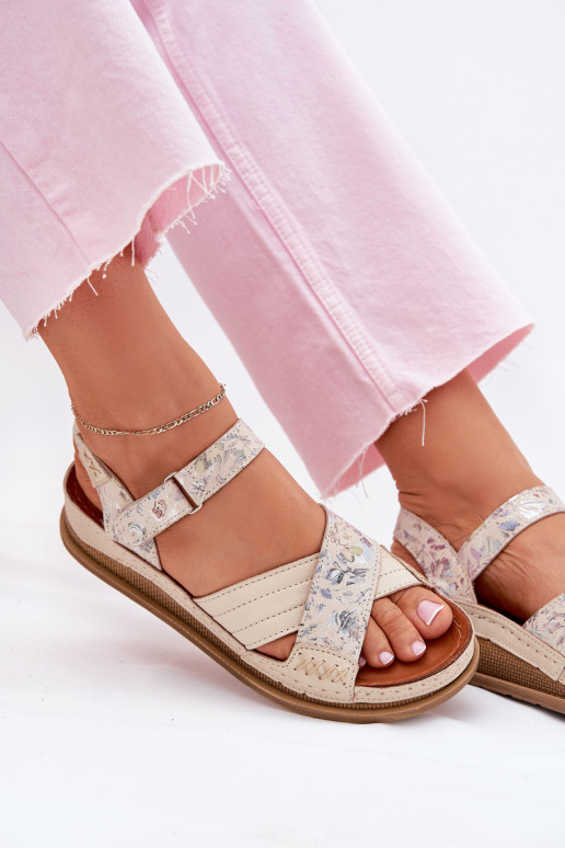 Sandales pour femmes Féminin avec une plateforme Il fautciejka L7064-37 couleur ivoire Sandales pour femmes Féminin avec une plateforme Il fautciejka L7064-37 couleur ivoire