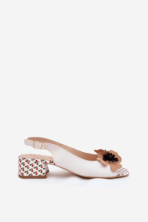 Sandales pour femmes Féminin Klocke Avec des décorations Une fleur Laura Messi 2973 couleur blanche Sandales pour femmes Féminin Klocke Avec des décorations Une fleur Laura Messi 2973 couleur blanche