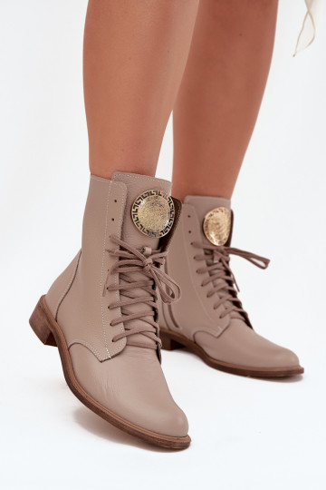 Leren dames enkellaarsjes met brede hakken en goudkleurige details Zazoo 3084 zandkleur 2