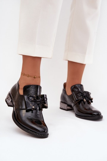 avec effet vernis chaussures Féminin Sur un talon bas avec des rubans Zazoo 1399 couleur noire 2