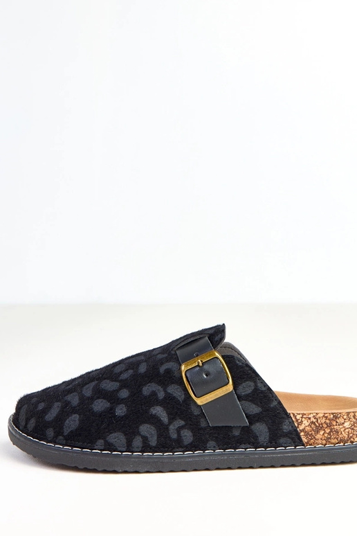 Zwarte dames slippers op een kurken... Zwarte dames slippers op een kurken...